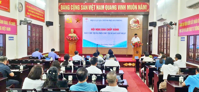 Bà Nguyễn Thị Mai được bầu là Chủ tịch Hội Luật gia Tp.Hải Phòng- Ảnh 1.