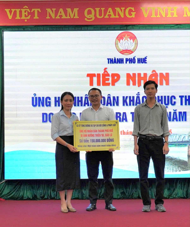Nghĩa cử ấm tình người của ca sĩ Tùng Dương dành cho người dân Thanh Hoá và Tp.Huế sau bão số 10- Ảnh 4.