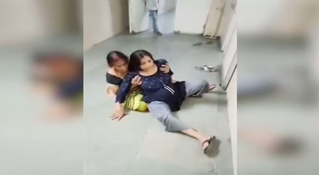 Y tá sốc nặng khi chứng kiến sản phụ sinh con ngay trên sàn bệnh viện - Ảnh 1.