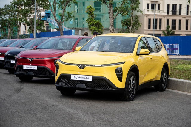 Tài xế Limo Green: “Đầu tư ít, hoàn vốn nhanh, một người chạy xe có thể nuôi cả nhà” - Ảnh 1.