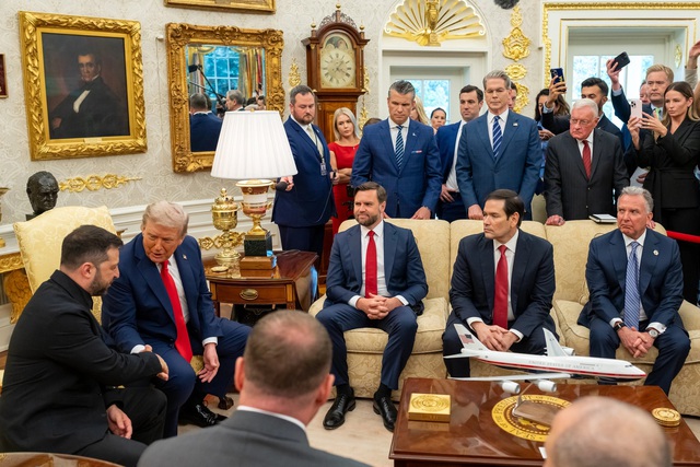Ông Trump muốn đóng băng chiến sự, ông Vance lấp lửng chuyện bán Tomahawk - Ảnh 1.