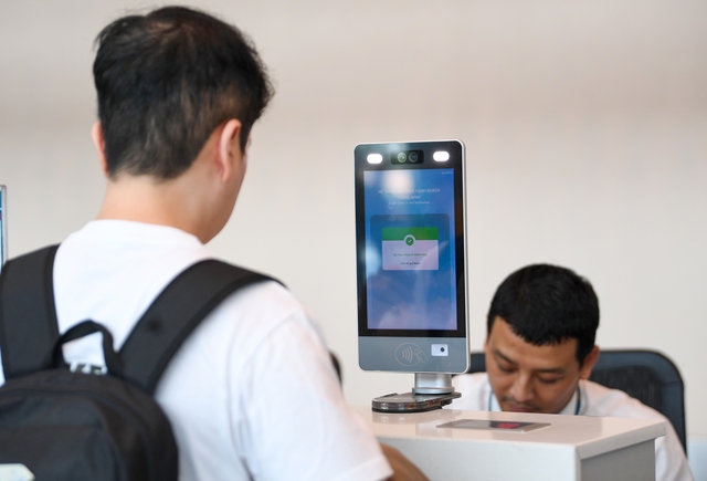 "Bay nhẹ tới Hà Nội": Kết nối vẻ đẹp mùa thu Thủ đô với thông điệp xanh cùng Vietnam Airlines- Ảnh 2. "Bay nhẹ tới Hà Nội": Kết nối vẻ đẹp mùa thu Thủ đô với thông điệp xanh cùng Vietnam Airlines- Ảnh 2.