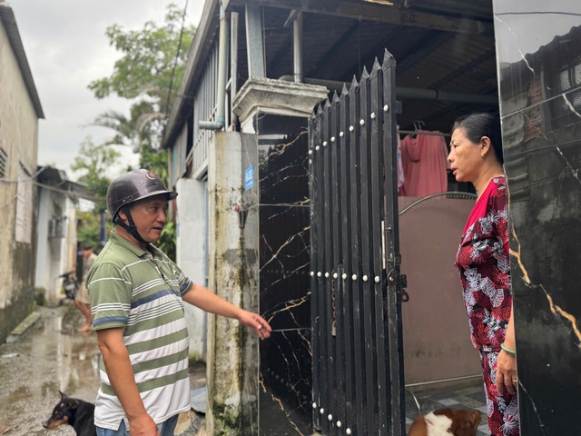 Người dân Đà Nẵng thấp thỏm lo bão lũ, chỉ mong "trời bớt dữ”- Ảnh 1. Người dân Đà Nẵng thấp thỏm lo bão lũ, chỉ mong "trời bớt dữ”- Ảnh 1.