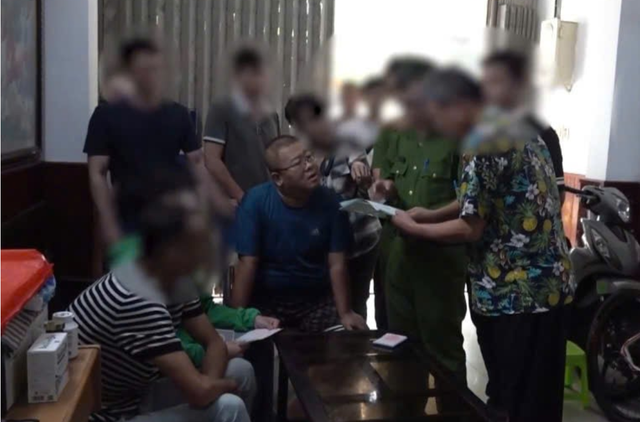 Bắt giữ đối tượng ngoại quốc lừa đảo trực tuyến - Ảnh 2. Bắt giữ đối tượng ngoại quốc lừa đảo trực tuyến - Ảnh 2.