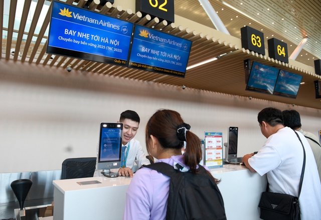 "Bay nhẹ tới Hà Nội": Kết nối vẻ đẹp mùa thu Thủ đô với thông điệp xanh cùng Vietnam Airlines- Ảnh 1. "Bay nhẹ tới Hà Nội": Kết nối vẻ đẹp mùa thu Thủ đô với thông điệp xanh cùng Vietnam Airlines- Ảnh 1.