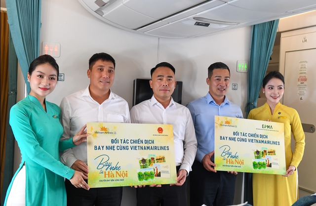 "Bay nhẹ tới Hà Nội": Kết nối vẻ đẹp mùa thu Thủ đô với thông điệp xanh cùng Vietnam Airlines- Ảnh 3. "Bay nhẹ tới Hà Nội": Kết nối vẻ đẹp mùa thu Thủ đô với thông điệp xanh cùng Vietnam Airlines- Ảnh 3.