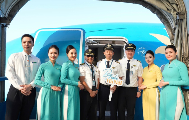 "Bay nhẹ tới Hà Nội": Kết nối vẻ đẹp mùa thu Thủ đô với thông điệp xanh cùng Vietnam Airlines- Ảnh 6. "Bay nhẹ tới Hà Nội": Kết nối vẻ đẹp mùa thu Thủ đô với thông điệp xanh cùng Vietnam Airlines- Ảnh 6.