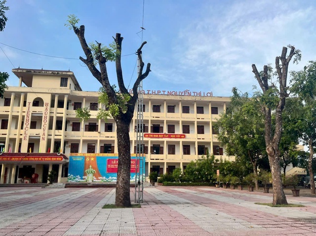 Hiệu trưởng lên tiếng vụ học sinh thi trượt được "ưu ái" vào lớp 10 ở Thanh Hóa- Ảnh 2. Hiệu trưởng lên tiếng vụ học sinh thi trượt được "ưu ái" vào lớp 10 ở Thanh Hóa- Ảnh 2.
