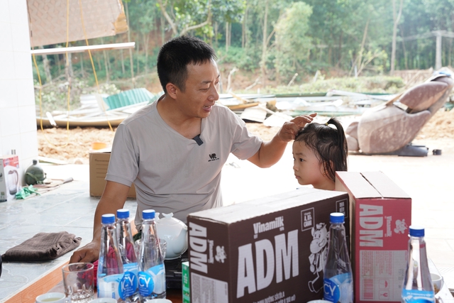 Hàng trăm nghìn sản phẩm dinh dưỡng Vinamilk được trao tặng cho bà con vùng bão lũ - Ảnh 12.