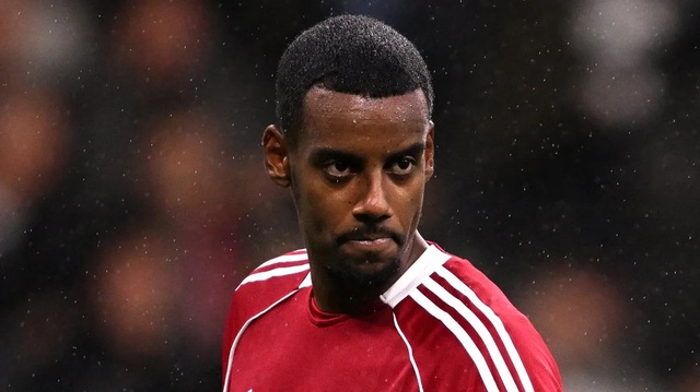 HLV Liverpool tiết lộ thông tin đáng lo ngại về Alexander Isak - Ảnh 1. HLV Liverpool tiết lộ thông tin đáng lo ngại về Alexander Isak - Ảnh 1.