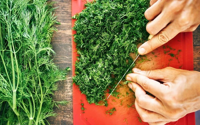 Loại rau có tên khác biệt "thì là" và những lợi ích sức khỏe không phải ai cũng biết - Ảnh 2.