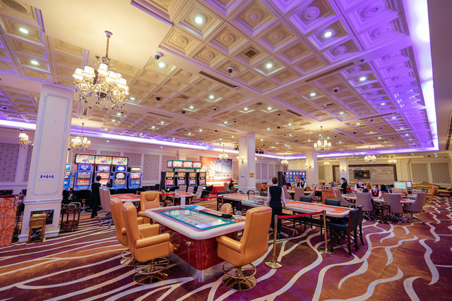 Chủ Casino Hoàng Gia thu hơn 110 tỷ đồng vẫn báo lỗ - Ảnh 2.