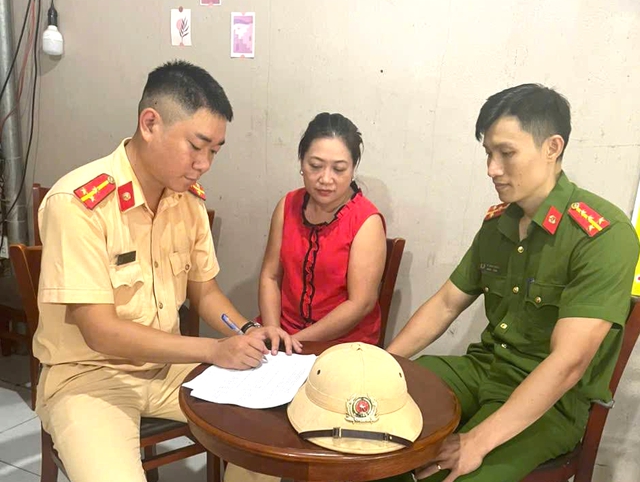 Đà Nẵng: Công an “đi từng nhà, rà từng xe” làm sạch dữ liệu đăng ký phương tiện- Ảnh 1. Đà Nẵng: Công an “đi từng nhà, rà từng xe” làm sạch dữ liệu đăng ký phương tiện- Ảnh 1.