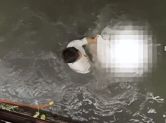 Đăng clip cứu người lên mạng, người đàn ông nhận cái kết ngỡ ngàng - Ảnh 1.