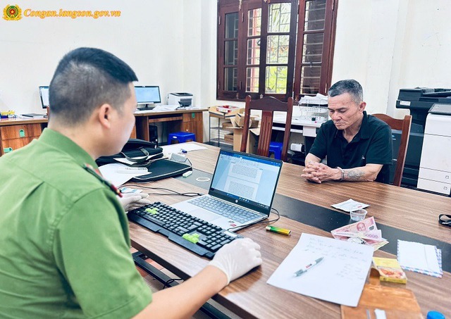 Bắt "bà trùm" 58 tuổi cầm đầu đường dây ma túy liên tỉnh- Ảnh 1.