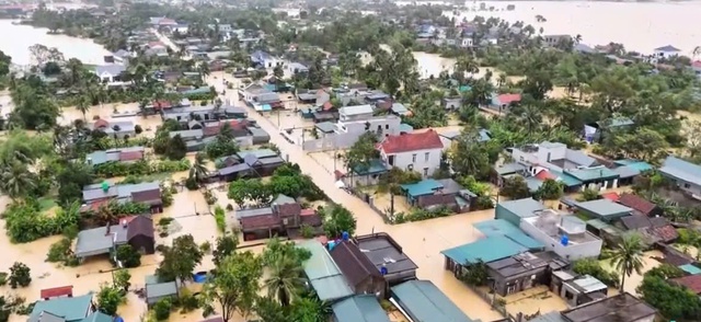 Nhóm thiện nguyện vượt ngàn cây số hỗ trợ bà con vùng lũ Thanh Hóa- Ảnh 2. Nhóm thiện nguyện vượt ngàn cây số hỗ trợ bà con vùng lũ Thanh Hóa- Ảnh 2.