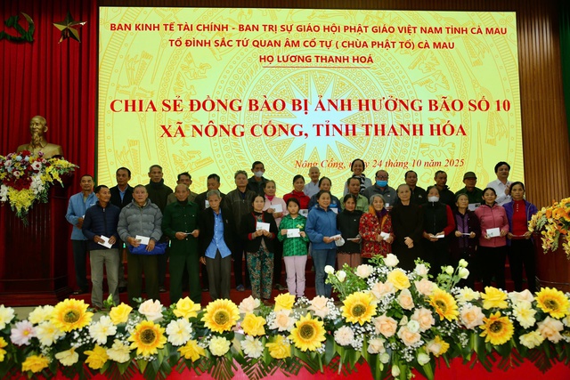 Nhóm thiện nguyện vượt ngàn cây số hỗ trợ bà con vùng lũ Thanh Hóa- Ảnh 1. Nhóm thiện nguyện vượt ngàn cây số hỗ trợ bà con vùng lũ Thanh Hóa- Ảnh 1.