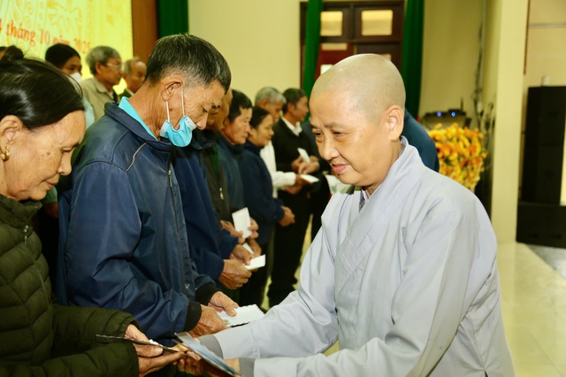 Nhóm thiện nguyện vượt ngàn cây số hỗ trợ bà con vùng lũ Thanh Hóa- Ảnh 4. Nhóm thiện nguyện vượt ngàn cây số hỗ trợ bà con vùng lũ Thanh Hóa- Ảnh 4.