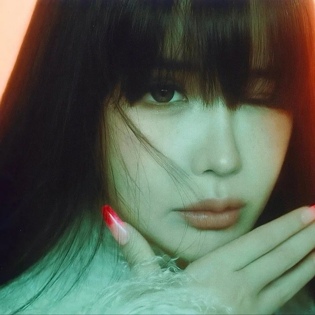 Nữ ca sĩ hàng đầu showbiz gây sốc với gương mặt biến dạng- Ảnh 7. Nữ ca sĩ hàng đầu showbiz gây sốc với gương mặt biến dạng- Ảnh 7.