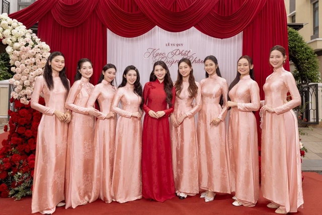 Dàn phù dâu "cực chất" trong lễ vu quy của nàng Hậu Chế Nguyễn Quỳnh Châu- Ảnh 2. Dàn phù dâu "cực chất" trong lễ vu quy của nàng Hậu Chế Nguyễn Quỳnh Châu- Ảnh 2.