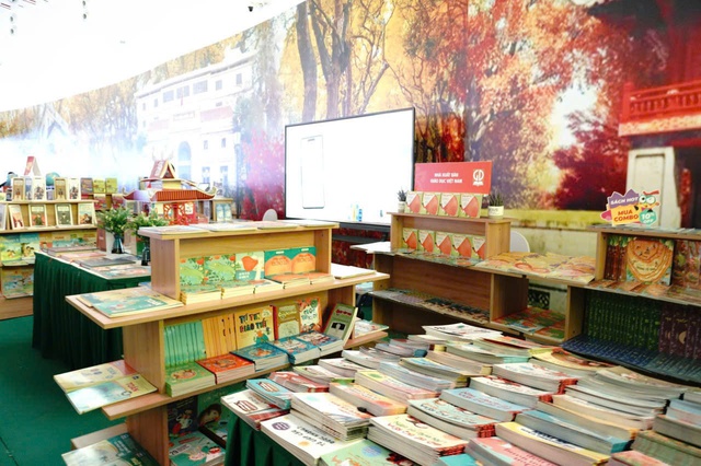 Nhà xuất bản giáo dục Việt Nam tham gia Hội chợ Mùa thu 2025- Ảnh 5. Nhà xuất bản giáo dục Việt Nam tham gia Hội chợ Mùa thu 2025- Ảnh 5.