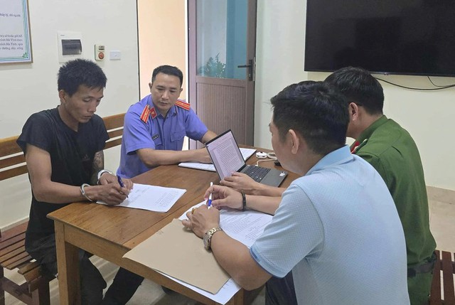 Vụ bé gái lớp 5 bị cha dượng bạo hành: Quyết định bất ngờ của người mẹ- Ảnh 3. Vụ bé gái lớp 5 bị cha dượng bạo hành: Quyết định bất ngờ của người mẹ- Ảnh 3.