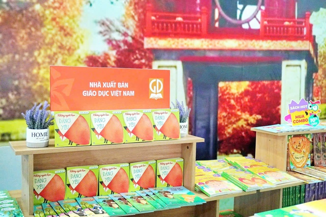 Nhà xuất bản giáo dục Việt Nam tham gia Hội chợ Mùa thu 2025- Ảnh 4. Nhà xuất bản giáo dục Việt Nam tham gia Hội chợ Mùa thu 2025- Ảnh 4.