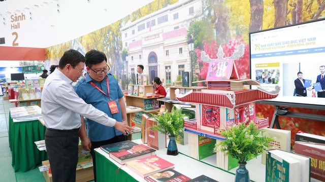 Nhà xuất bản giáo dục Việt Nam tham gia Hội chợ Mùa thu 2025- Ảnh 1. Nhà xuất bản giáo dục Việt Nam tham gia Hội chợ Mùa thu 2025- Ảnh 1.