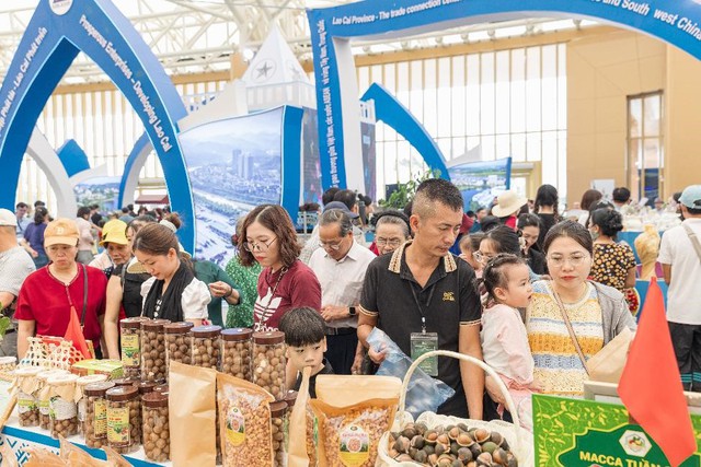 Hội chợ Mùa Thu lần thứ Nhất - 2025: Dấu ấn mới của  Vingroup với các sự kiện tầm cỡ- Ảnh 6. Hội chợ Mùa Thu lần thứ Nhất - 2025: Dấu ấn mới của  Vingroup với các sự kiện tầm cỡ- Ảnh 6.