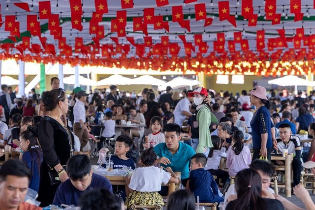 Hội chợ Mùa Thu lần thứ Nhất - 2025: Dấu ấn mới của  Vingroup với các sự kiện tầm cỡ- Ảnh 11. Hội chợ Mùa Thu lần thứ Nhất - 2025: Dấu ấn mới của  Vingroup với các sự kiện tầm cỡ- Ảnh 11.