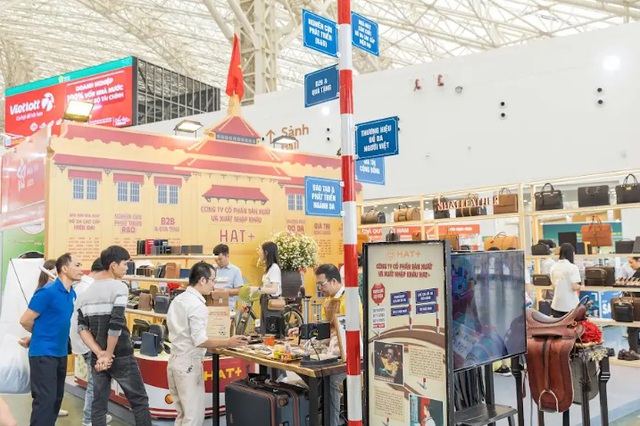 Choáng ngợp giữa Hội chợ Mùa Thu 2025: Mua - Ăn - Chơi - Chill - Check-in cả tuần không hết - Ảnh 1.