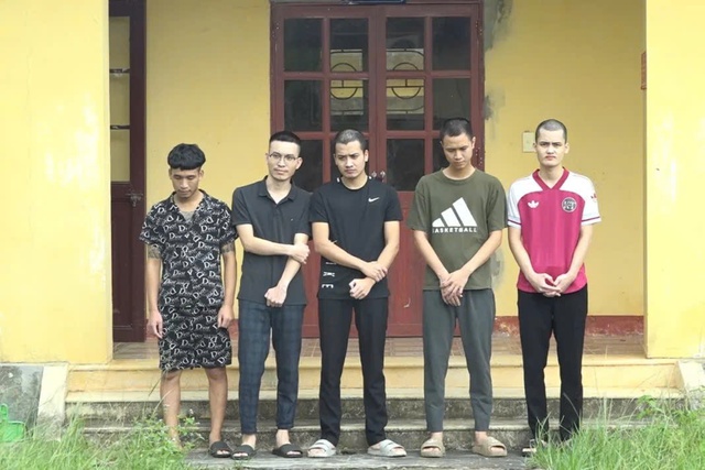 Người mua và sử dụng giấy tờ giả có thể bị truy cứu trách nhiệm hình sự - Ảnh 1.