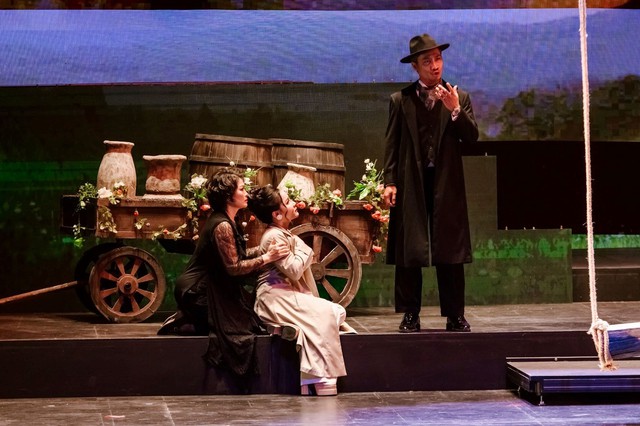 Khán giả Hà Nội đắm chìm trong bản tình ca bi tráng La Traviata - Ảnh 6.