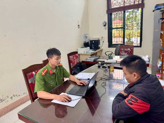 Chơi bi-a ăn tiền, 3 người đàn ông bị bắt - Ảnh 1.