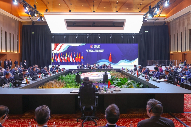Thủ tướng đề xuất 3 định hướng chiến lược tại Hội nghị Cấp cao ASEAN-Trung Quốc 28 - Ảnh 1.