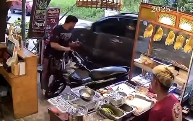 Bị từ chối phục vụ tận nơi, nữ tài xế lao xe vào cửa hàng trà sữa - Ảnh 1.