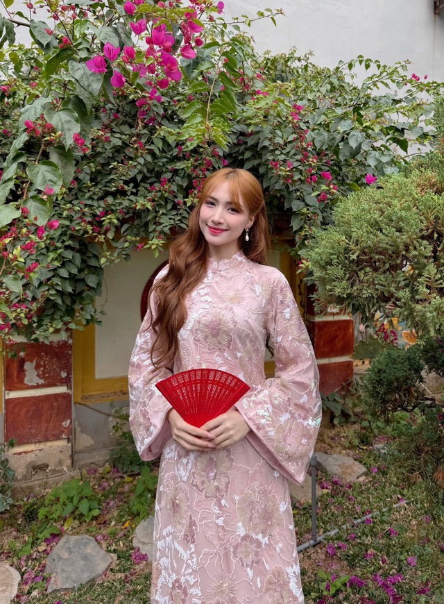 Cầu thủ Văn Toàn công khai "đòi nợ" Hòa Minzy  - Ảnh 1.