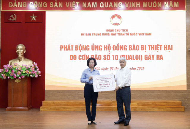 Hà Nội hỗ trợ 100 tỷ đồng cho 12 tỉnh bị ảnh hưởng bởi bão số 10 - Ảnh 1.