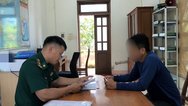 Khi tàu cá thành “du thuyền” bất hợp pháp chở khách ra khơi câu mực đêm- Ảnh 4.
