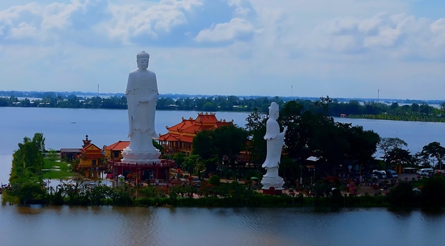 Chiêm ngưỡng ngôi chùa “nổi” giữa nước ở miền Tây- Ảnh 5. Chiêm ngưỡng ngôi chùa “nổi” giữa nước ở miền Tây- Ảnh 5.