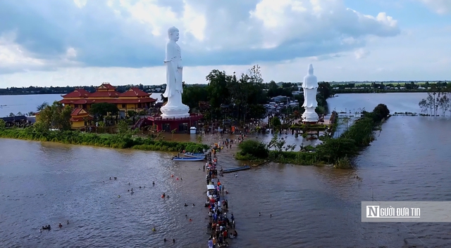 Chiêm ngưỡng ngôi chùa “nổi” giữa nước ở miền Tây- Ảnh 3. Chiêm ngưỡng ngôi chùa “nổi” giữa nước ở miền Tây- Ảnh 3.