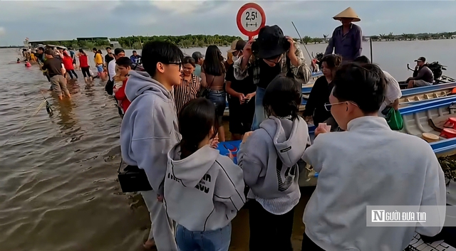 Chiêm ngưỡng ngôi chùa “nổi” giữa nước ở miền Tây- Ảnh 11. Chiêm ngưỡng ngôi chùa “nổi” giữa nước ở miền Tây- Ảnh 11.