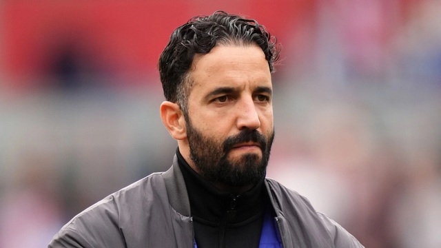 HLV Amorim đáp trả trước tuyên bố gây sốc của đồng nghiệp - Ảnh 1. HLV Amorim đáp trả trước tuyên bố gây sốc của đồng nghiệp - Ảnh 1.