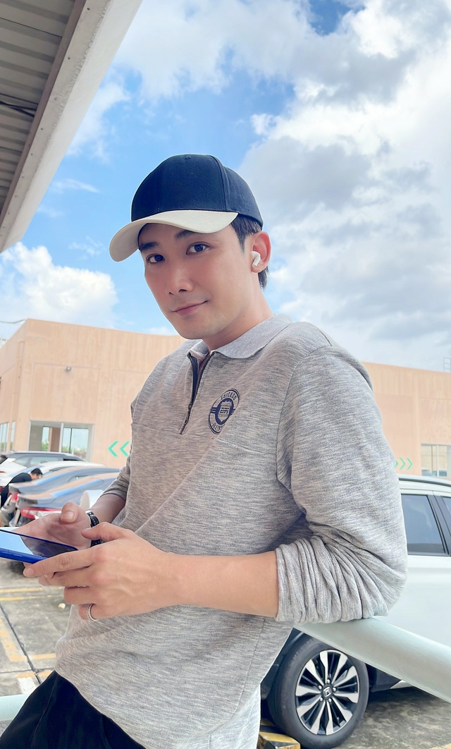 "Hoàng tử lai Thái" nhan sắc U40 làm say lòng bao khán giả - Ảnh 8.