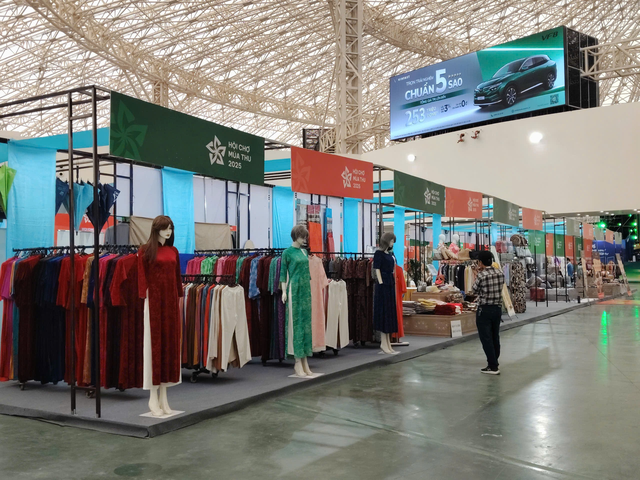 Dạo bước giữa &ldquo;Tinh hoa Thu H&agrave; Nội&rdquo;: Chạm v&agrave;o sắc &ndash; hương &ndash; vị của k&yacute; ức ngh&igrave;n năm - Ảnh 2.