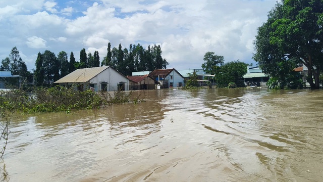 Lâm Đồng thiệt hại nặng nề sau mưa lũ- Ảnh 4. Lâm Đồng thiệt hại nặng nề sau mưa lũ- Ảnh 4.