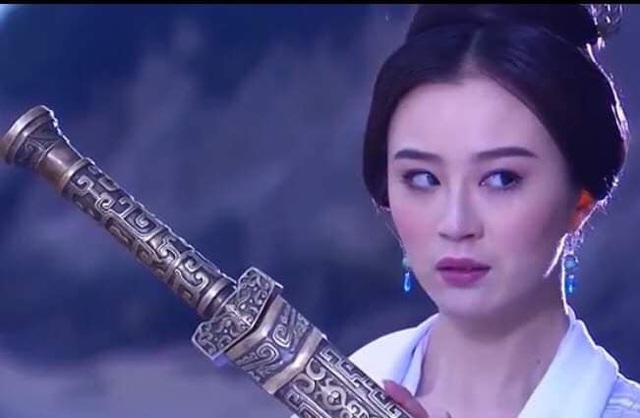 Tại sao Ỷ Thiên kiếm cắm trên núi Võ Đang mà không ai dám lấy? - Ảnh 1.