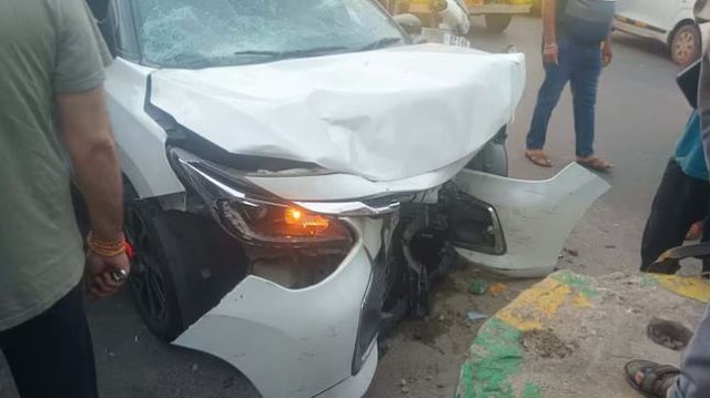 Đi bộ buổi sáng, 3 phụ nữ bị ô tô tông tử vong - Ảnh 1.