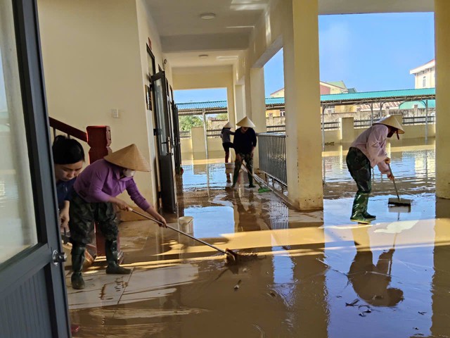 Hà Tĩnh: Chạy đua với thời gian “nước rút đến đâu, dọn bùn đến đó”- Ảnh 3.