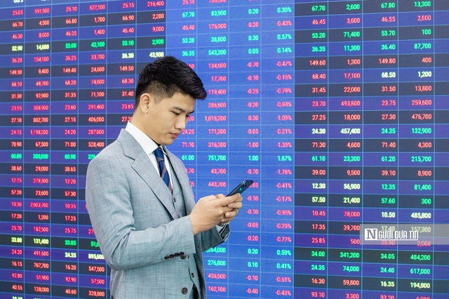 Việt Nam chính thức được FTSE Russell nâng hạng lên thị trường mới nổi thứ cấp- Ảnh 1.
